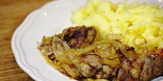 Куриная печень, жареная с луком
