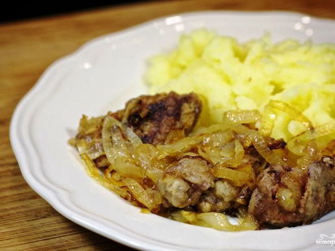 Рецепт куриной печени, жареной с луком