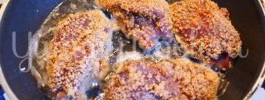 куриная печень, жареная в панировочных сухарях. Шаг 4