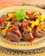 Куриная печень, жаренная с луком и болгарским перцем