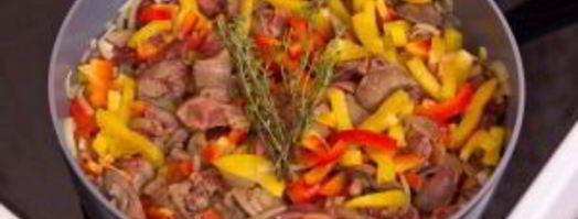 куриная печень, жаренная с луком и болгарским перцем. Шаг 7