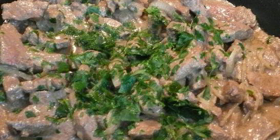 Печень говяжья на сковороде