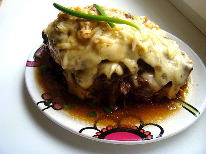 Рецепт печени говяжья, запеченная под сырной шапкой