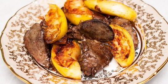 Печень индейки с яблоками