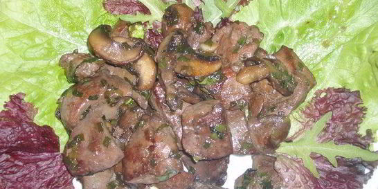 Печень кролика под грибным соусом