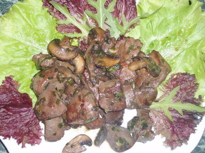 Рецепт печени кролика под грибным соусом