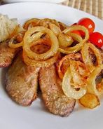 Печень кролика с луком