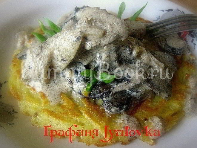 Рецепт печени с грибами на картофельном блине