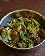 Печень с солеными огурцами