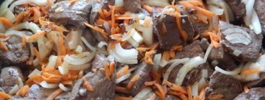 печень свиная жареная с луком и морковью. Шаг 8