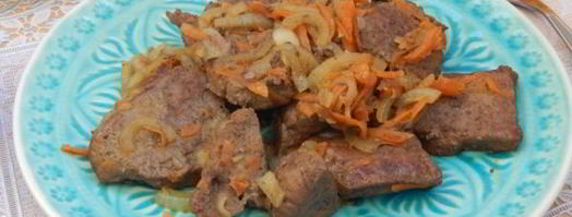 печень свиная жареная с луком и морковью. Шаг 10