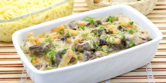 Печень тушеная с грибами