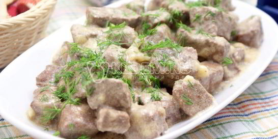 Печень тушеная в сметане