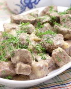 Печень тушеная в сметане