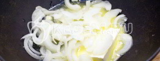 печень тушеная в сметане. Шаг 2