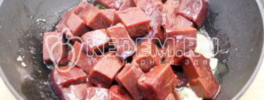 печень тушеная в сметане. Шаг 4