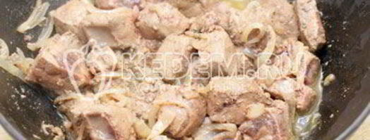 печень тушеная в сметане. Шаг 5