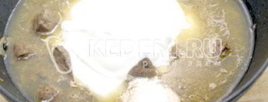 печень тушеная в сметане. Шаг 6