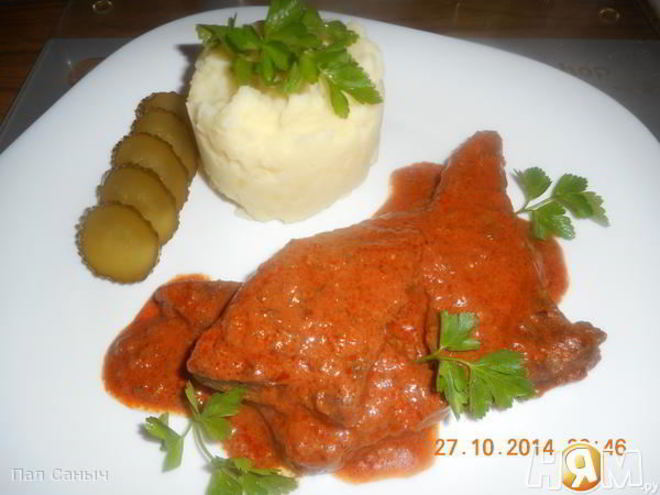 Рецепт печени, тушеной в томатно-сметанном соусе