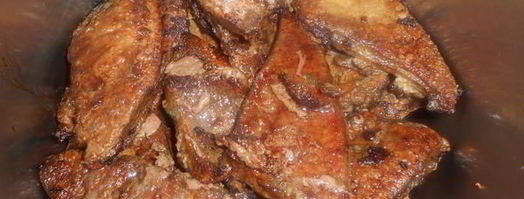 печень, тушеная в томатно-сметанном соусе. Шаг 4