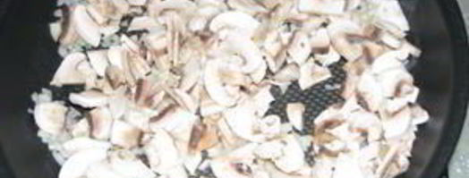 печеночные рулеты, фаршированные шампионами. Шаг 4