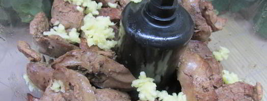 печеночные шарики с жареным луком в фисташках. Шаг 7