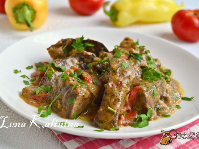 Рецепт свиной печени, тушеной в сметанном соусе