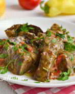 Свиная печень, тушеная в сметанном соусе