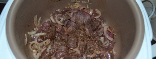 свиная печень в сметане в мультиварке. Шаг 3