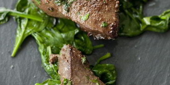 Телячья печень со шпинатом