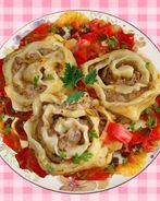 Ленивые пельмени на овощной подушке в духовке