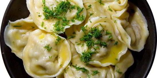 Пельмени с помидорами