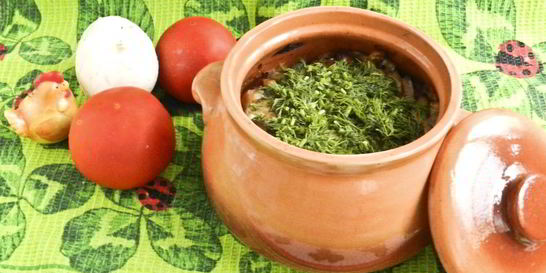 Пельмени в горшочках с грибами