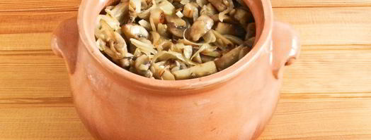 пельмени в горшочках с грибами. Шаг 11