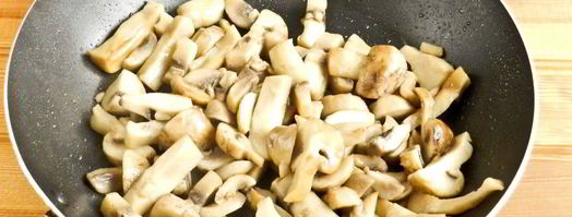 пельмени в горшочках с грибами. Шаг 5