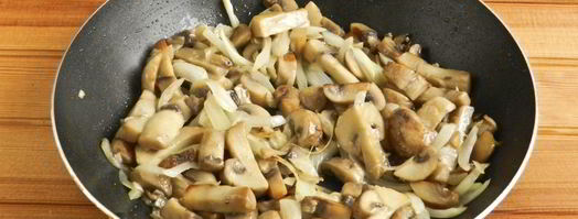 пельмени в горшочках с грибами. Шаг 7