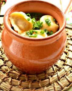 Пельмени в горшочках с овощами