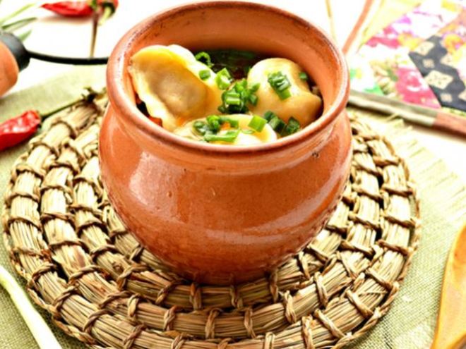 Рецепт пельмени в горшочках с овощами