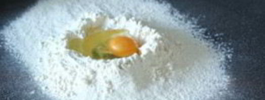 тесто для пельменей и вареников. Шаг 2