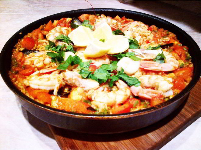 Рецепт паэльи с каракатицей, кальмарами и креветками