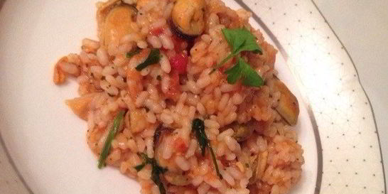 Паэлья с мидиями и креветками