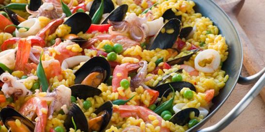 Паэлья с морепродуктами и стручковой фасолью