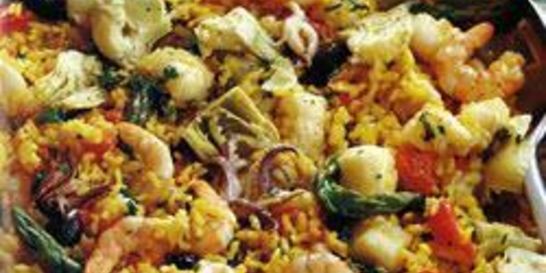 Паэлья с рыбой и креветками