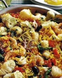 Паэлья с рыбой и креветками