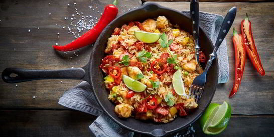 Паэлья с цыпленком и чорризо