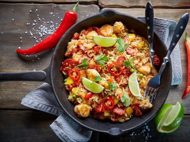 Рецепт паэльи с цыпленком и чорризо