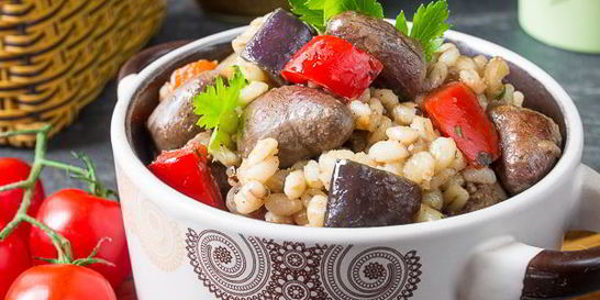 Пилав из перловки с куриными сердечками