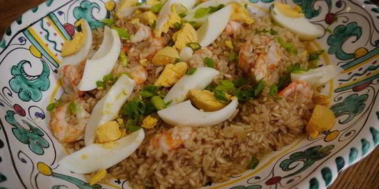 Плов из бурого риса с креветками