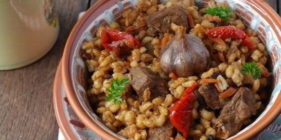 Плов из перловки с мясом