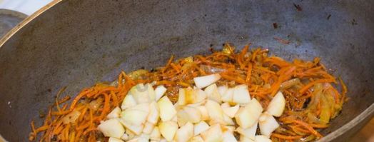 плов с курагой и изюмом. Шаг 14